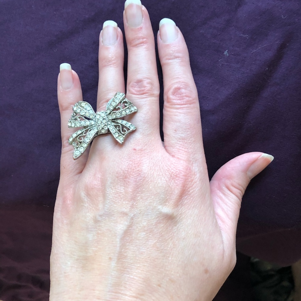 Bow fashion ring size 6